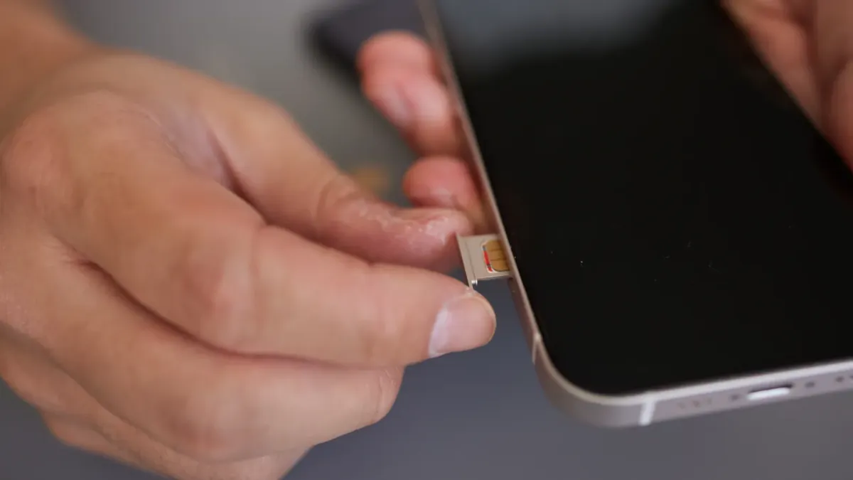Výměna SIM karty v mobilním telefonu